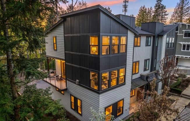 Stunning 4-bedroom, 3.5-bath end-unit townhome in Kirkland!!