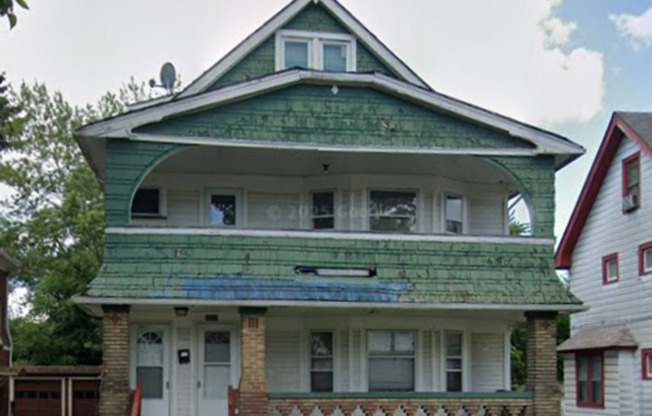 3526 E 151 ST