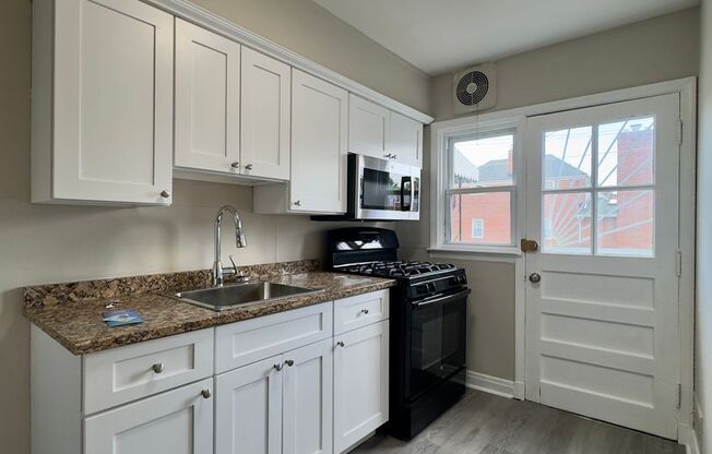 Charming 2 Bedroom/1 Bathroom Townhome in Essex, Baltimore, MD!