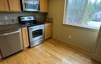 2 beds, 1 bath, $1,595, Unit #6