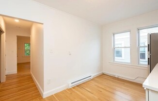 2 beds, 1 bath, 900 sqft, $2,550, Unit 3L