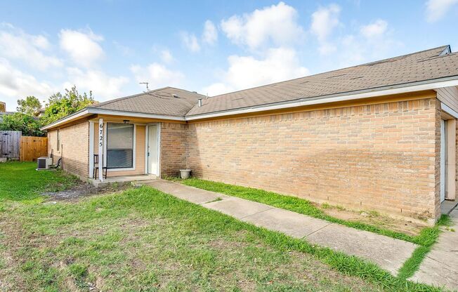 Recently Remodeled 2 Bed- 2 Bath One Side of Duplex in SW Fort Worth- 76133