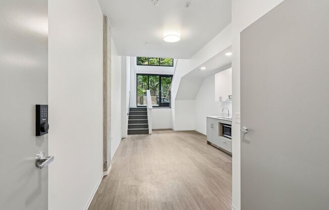 1 bed, 1.5 baths, 610 sqft, $2,450, Unit 105