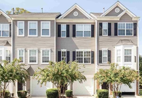 Lovely townhouse in fantastic Durham location!