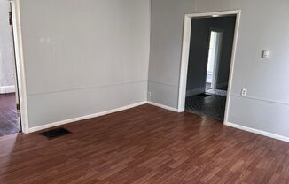 3 beds, 1 bath, $925