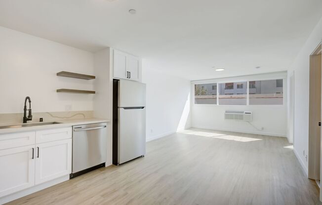 Studio, 1 bath, 425 sqft, $1,949, Unit 204