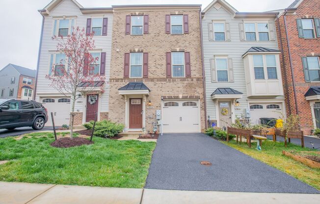 Exciting 3 BR/2.5 BA Townhome in Hanover!