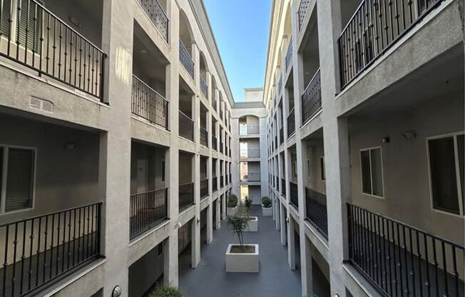 3 beds, 2 baths, 1,296 sqft, $3,500, Unit 408