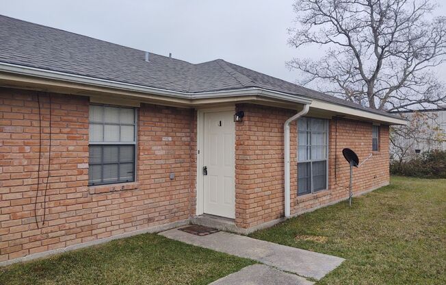 3 beds, 2 baths, $1,200