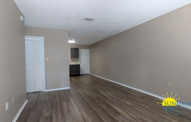 2 beds, 1 bath, $1,300