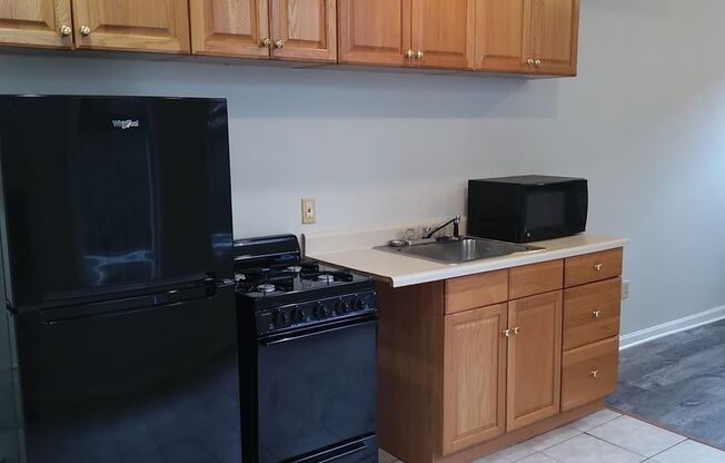 Little Italy Carriage House offering A/C and Laundry