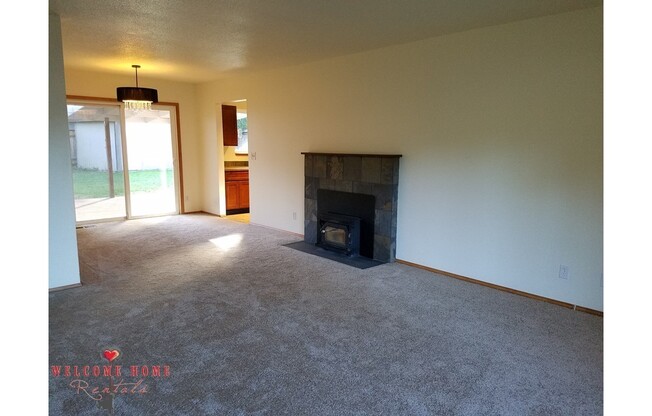 Beautiful Remodeled Rambler!!!  Open Floor plan!  NEW CARPET!! $500 off your month of choice. Ask for details on special :)