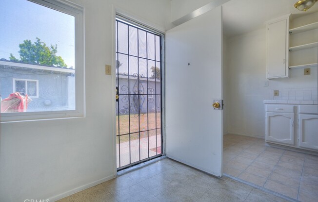 1003 SIMMONS AVE