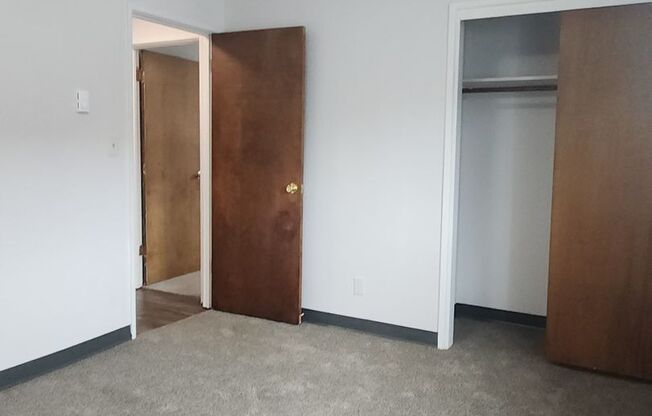 2 beds, 1 bath, 810 sqft, $850, Unit 8