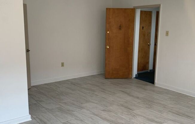 2 beds, 1 bath, $1,850, Unit 201A