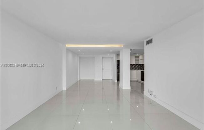 2 beds, 2 baths, 1,357 sqft, $4,000, Unit 100 Bayview Dr # 508
