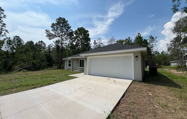 Discover Your Serene Sanctuary: Elegant Living Awaits at 3BD/2BA-  6 Malauka in Silver Spring Shores!