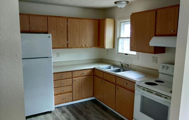 2 beds, 1 bath, 950 sqft, $699, Unit 12