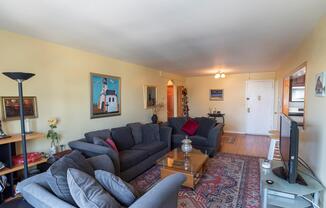 2 beds, 1 bath, $3,100, Unit D22