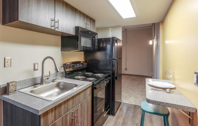 1 bed, 1 bath, 425 sqft, $875, Unit 211