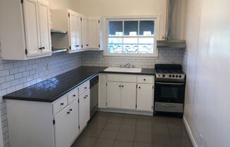 ******* BEAUTIFUL FRENCH NORMANDY STYLE 2BR APARTMENT *******