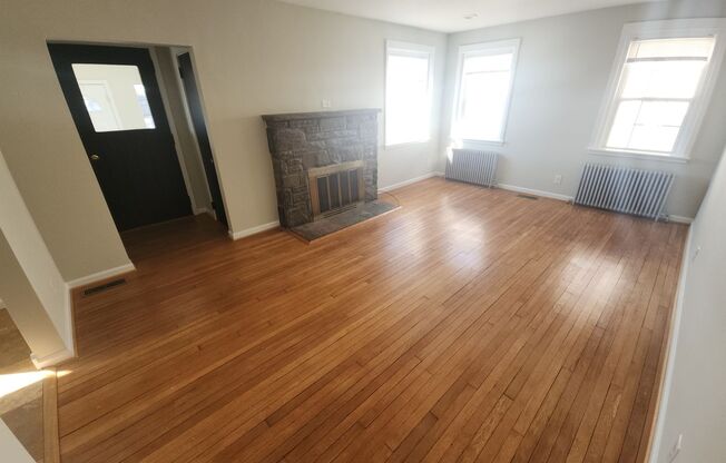 2 beds, 1 bath, $1,995, Unit Unit 1