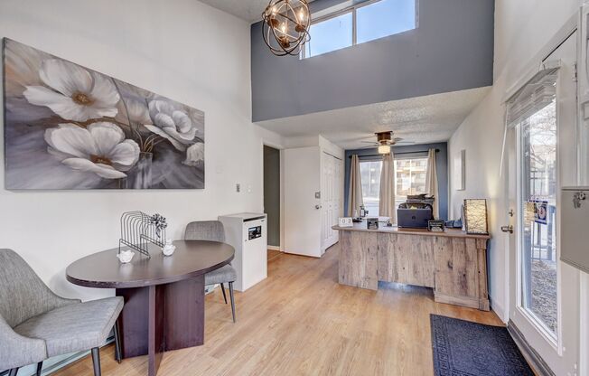 Oasis at Belmont - Beautiful Renovated Apartments