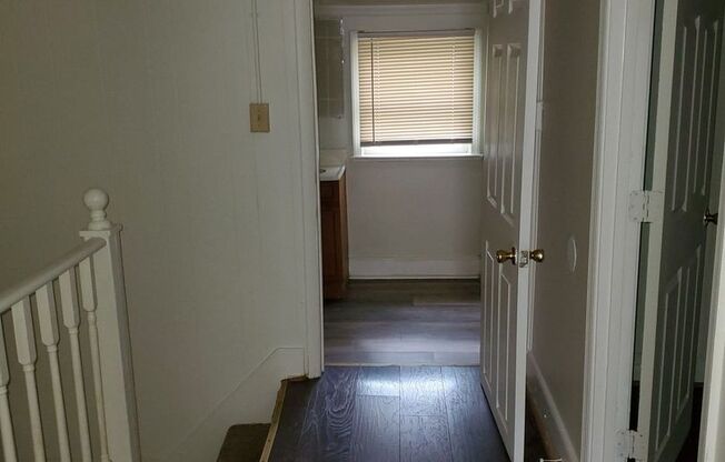 3 beds, 1 bath, $975, Unit 109