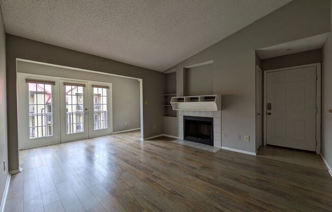 Updated 2 bedroom, 1 bath Condo in Oasis at Pearl Lake