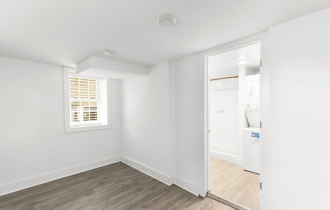 Studio, 1 bath, 382 sqft, $792, Unit B