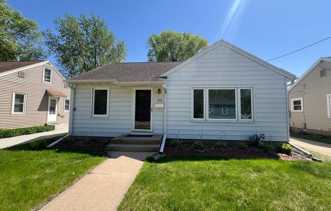 2 Bed, 1 Bath Single-Family Home Close to Downtown!