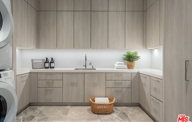 6 beds, 9.5 baths, 19,313 sqft, $80,000, Unit PH