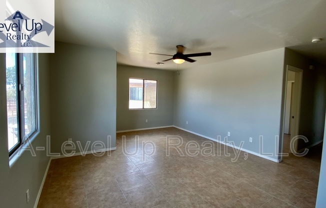 208 E YAVAPAI RD