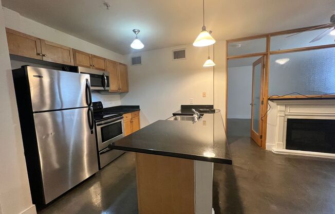 1 bed, 1 bath, 543 sqft, $1,122, Unit C03