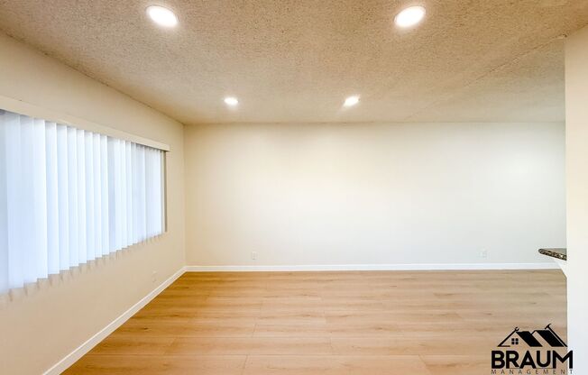 Villa East at Oxnard St.