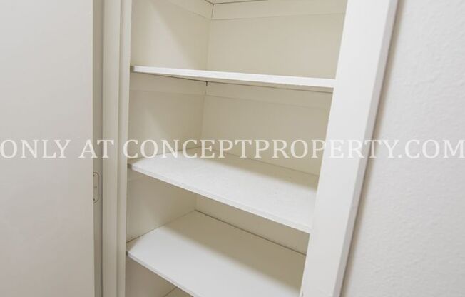 2 beds, 1 bath, 880 sqft, $1,249, Unit 25