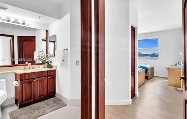 2 beds, 2 baths, 1,116 sqft, $4,000, Unit 17150 N Bay Rd # 2205