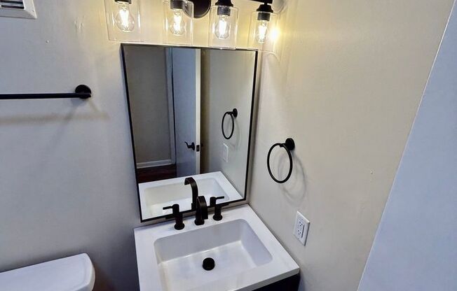 1 bed, 1 bath, 616 sqft, $950, Unit 24