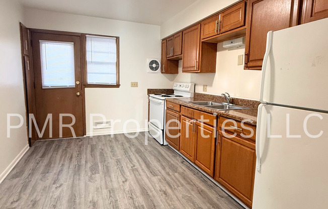 2 beds, 1 bath, $820, Unit 4524- 01
