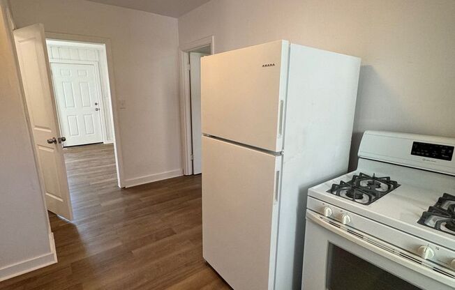 2 beds, 1 bath, 650 sqft, $895, Unit #4