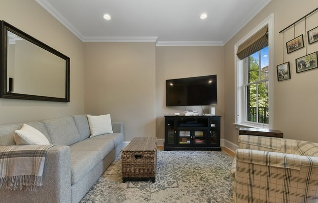 209 W SPRINGFIELD