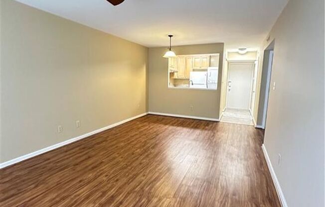 2 beds, 1 bath, $1,295