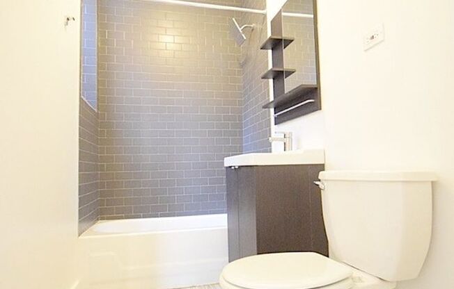 1 bed, 1 bath, 727 sqft, $1,850, Unit 946