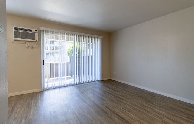 Studio, 1 bath, 360 sqft, $1,450, Unit 96