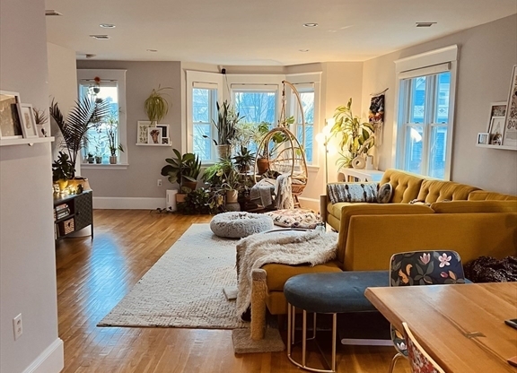 3 SHERIDAN ST
