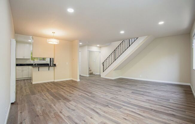 2 beds, 1.5 baths, $2,900, Unit 2150 Santa Clara Ave #F