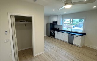 Studio, 1 bath, 400 sqft, $2,000