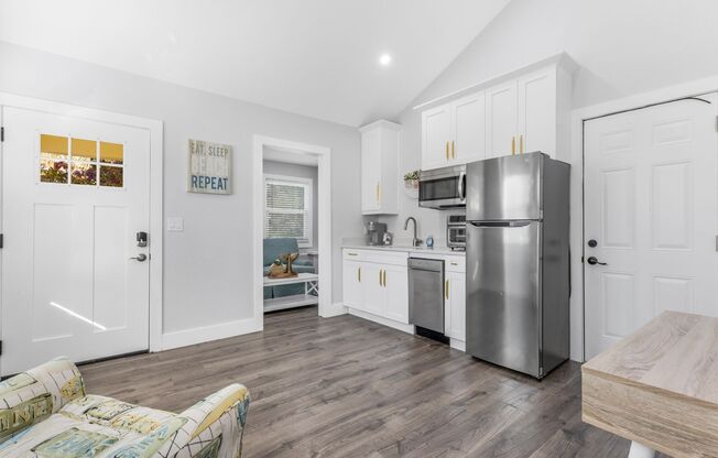1 bed, 1 bath, 550 sqft, $1,890, Unit 1630 B