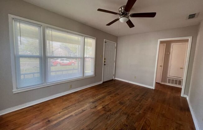 2 beds, 1 bath, $1,195