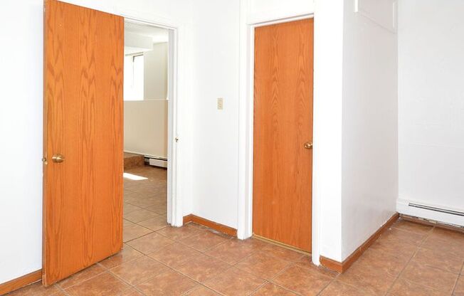 1 bed, 1 bath, 420 sqft, $950, Unit 1 - B4